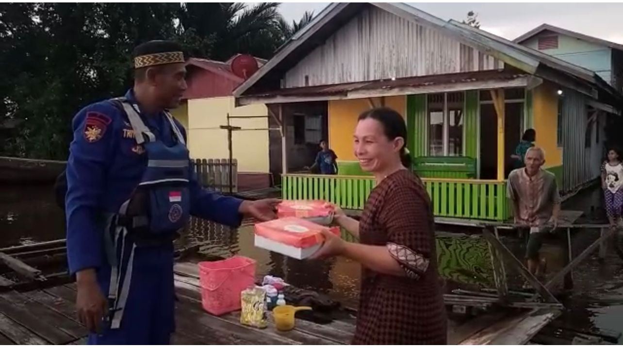 Ramadhan Penuh Berkah, KP XVIII-2005 Bagikan Takjil Gratis