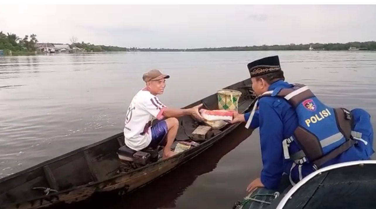 Ramadhan Penuh Berkah, KP XVIII-2005 Bagikan Takjil Gratis