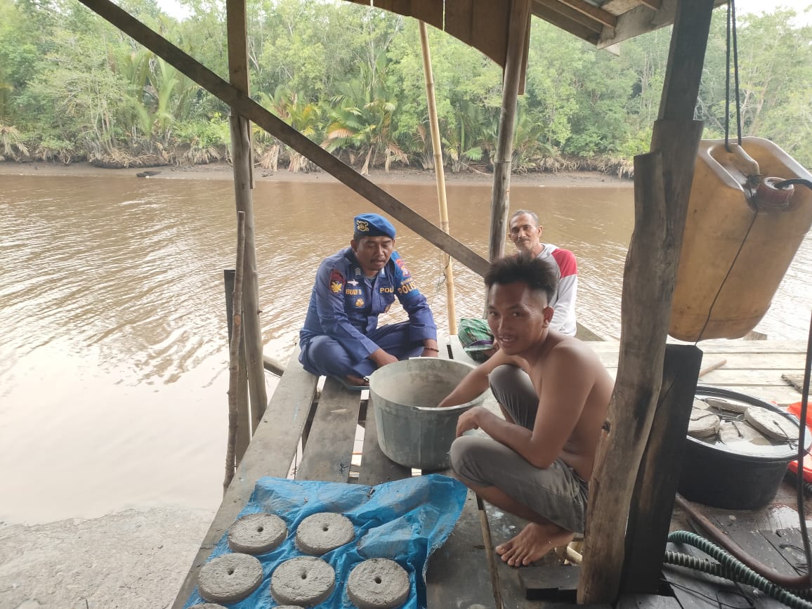 Sambangi Masyarakat Desa Sebangau Kecil, Personel Ditpolairud Sampaikan Hal Ini