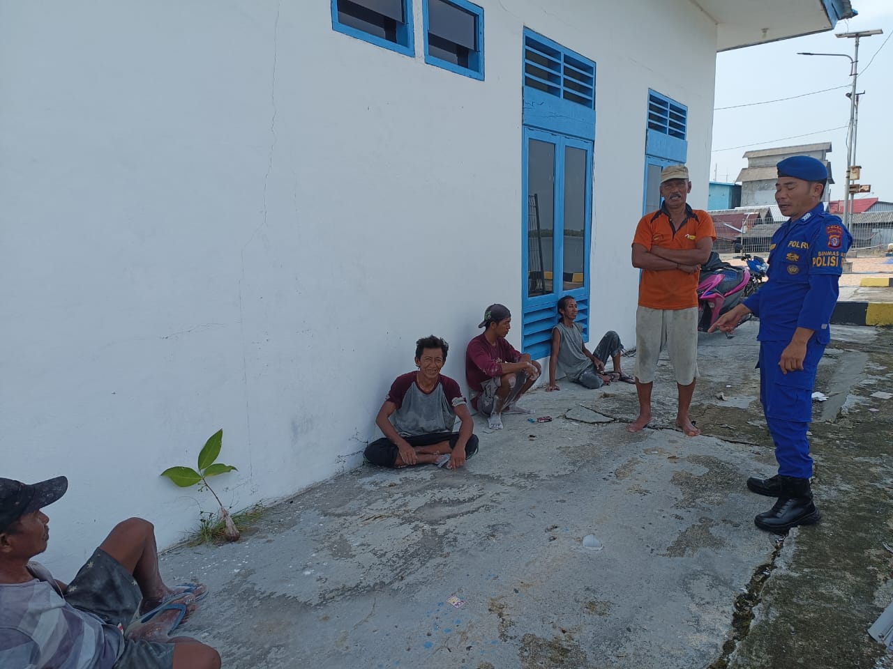 Personel Ditpolairud Imbau Warga Kuala Jelai Turut Jaga Kebersihan Sungai