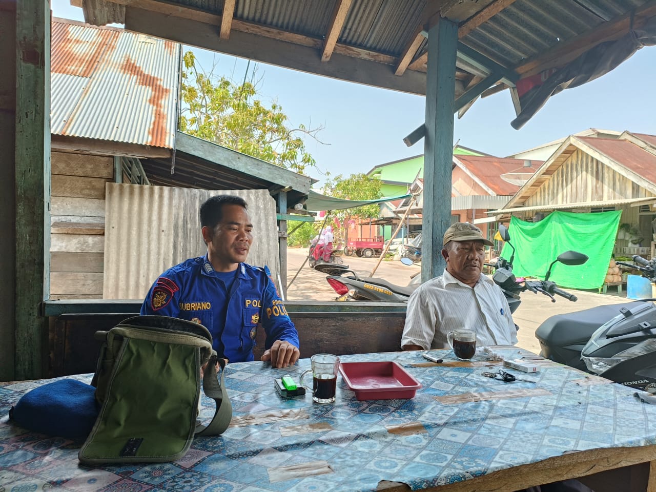 Personel Ditpolairud Imbau Warga Kuala Jelai Turut Jaga Kebersihan Sungai