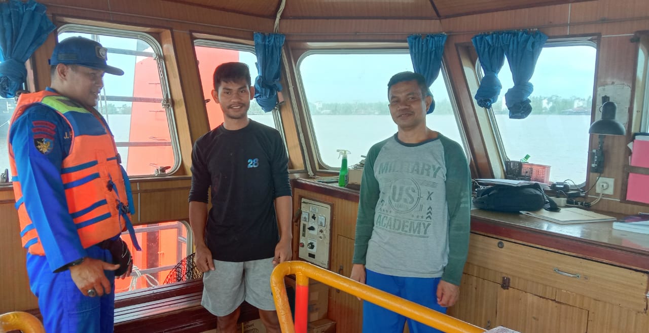 Personel Ditpolairud Ajak ABK Kapal Turut Jaga Keamanan Dan Ketertiban Pesta Demokrasi 2024 