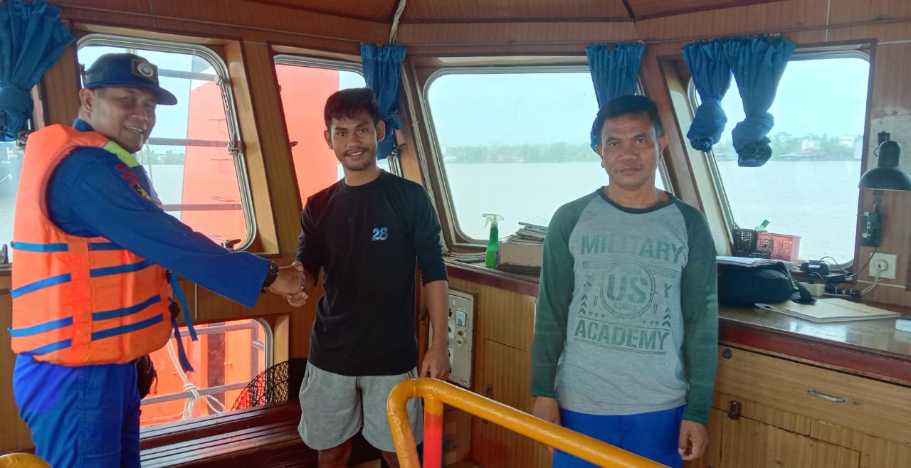 Personel Ditpolairud Ajak ABK Kapal Turut Jaga Keamanan Dan Ketertiban Pesta Demokrasi 2024 