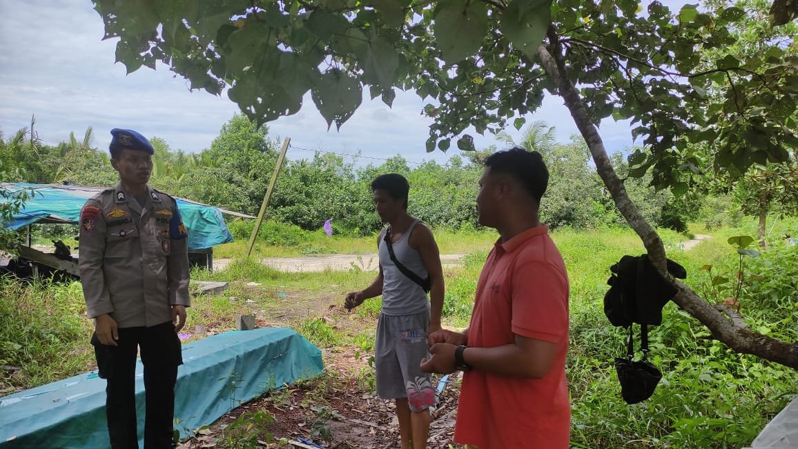 Personel KP XVIII-2004 Sambangi Warga Pesisir Dan Berikan Imbauan