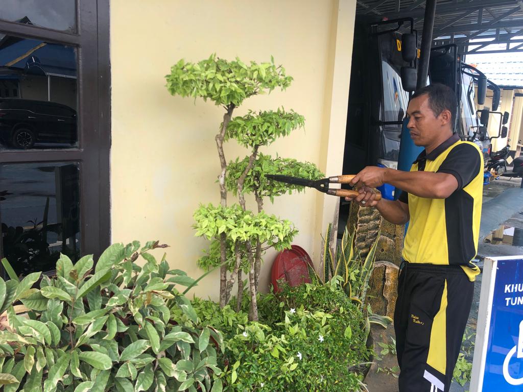 Jumat Sehat Jumat Bersih , Personel Ditpolairud Laksanakan Olahraga Dan Korve Halaman Mako