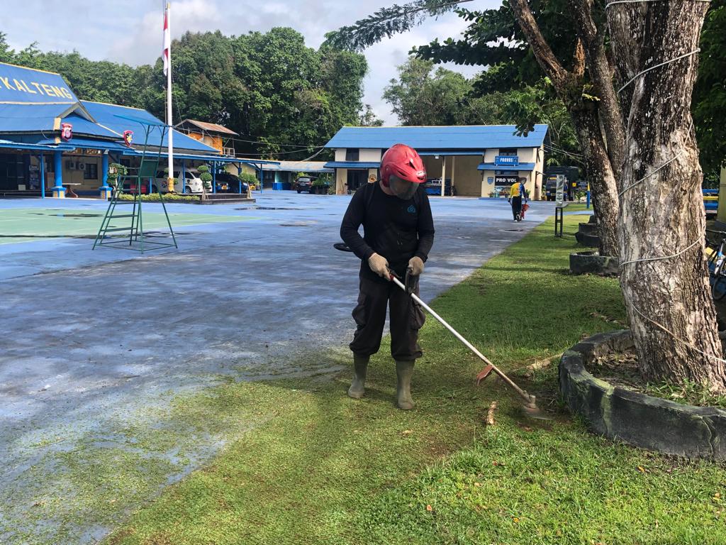 Jumat Sehat Jumat Bersih , Personel Ditpolairud Laksanakan Olahraga Dan Korve Halaman Mako