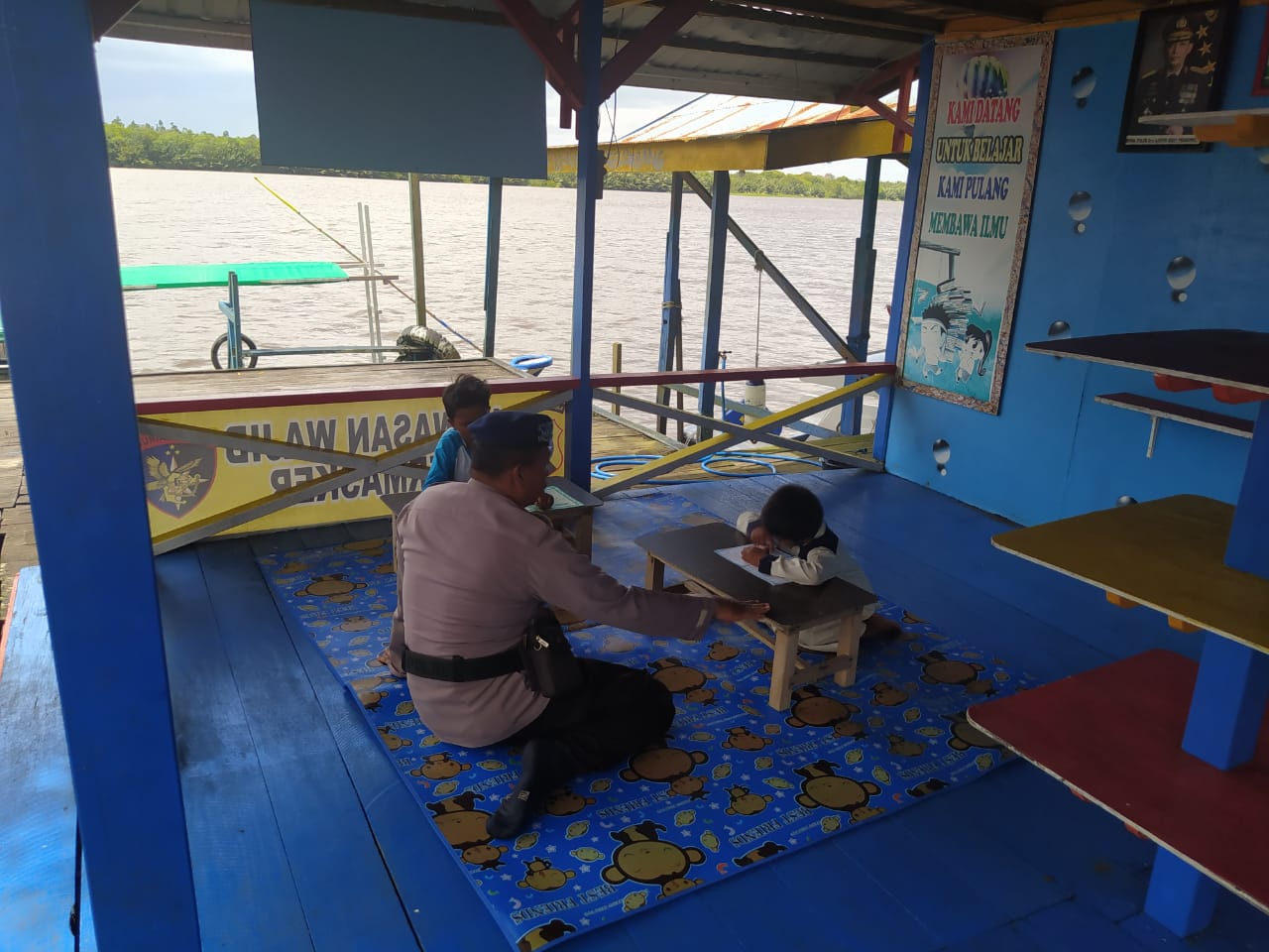 Ajang Belajar Bersama, PBMH Ditpolairud Diminati Oleh Anak-Anak Pesisir