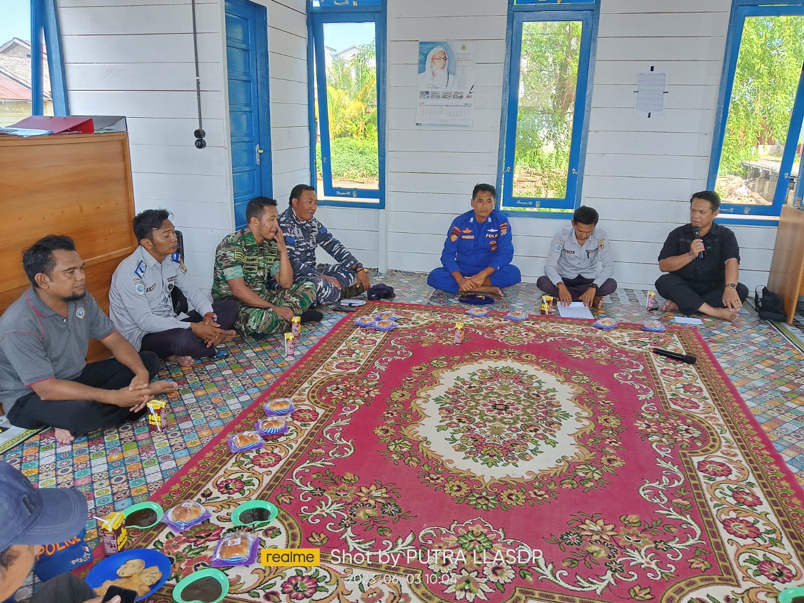 Cuaca Mengganas, Personel Ditpolairud Hadiri Rapat Larangan Sementara Tranportasi Angkutan Air Jalur Laut