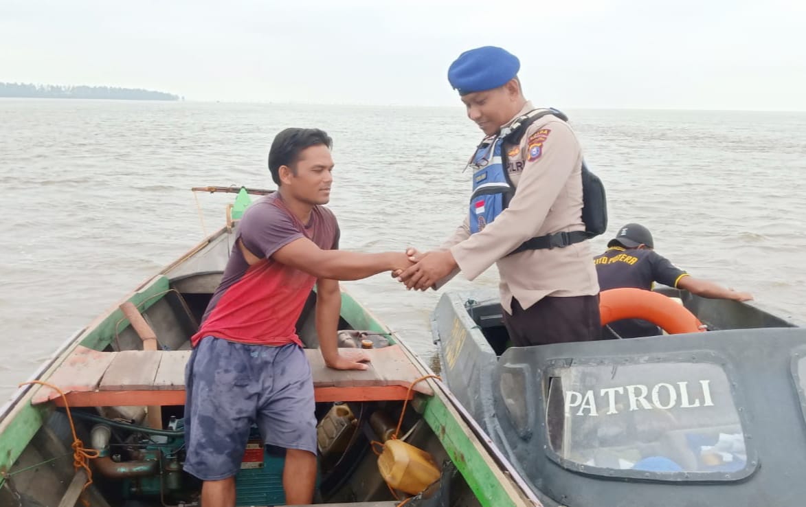 Bincang Hangat Dengan Warga Batanjung, Ditpolairud Sisipkan Pesan Ini