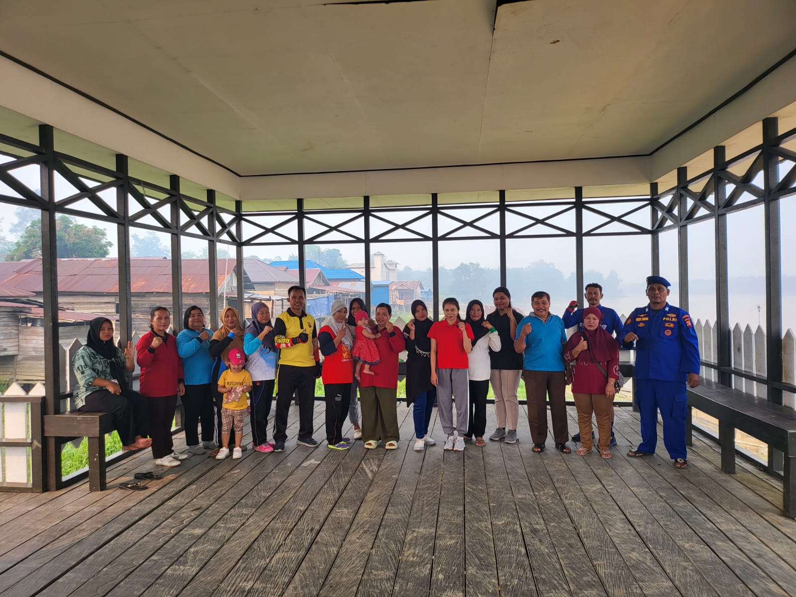 Ditpolairud Ajak Masyarakat Desa Tumbang Rungan Rutin Senam Pagi