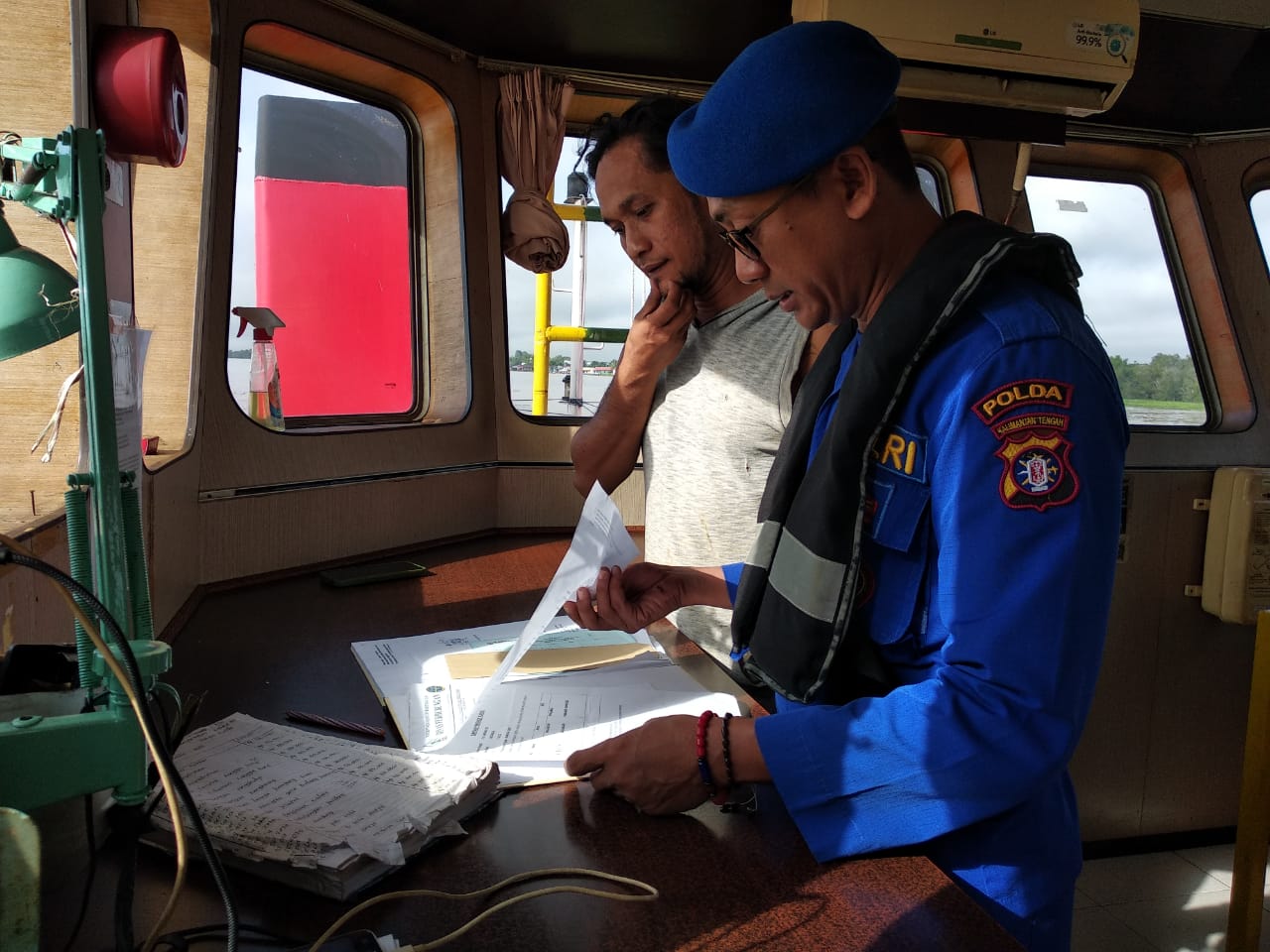 Pastikan Keselamatan Para Pelayar, Ditpolairud Cek Alat Keselamatan Kapal Di Das Barito