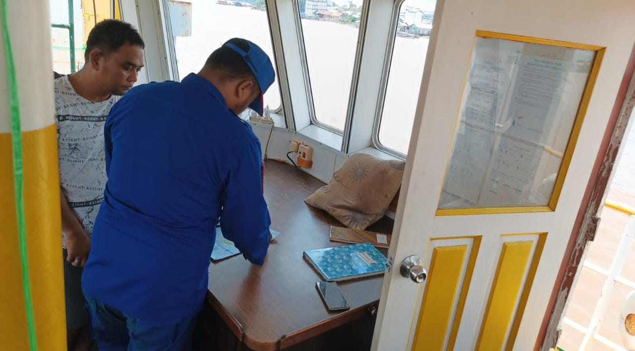 Cegah Aksi Premanisme , Kapal Patroli KP XVIII 2001 Ditpolairud Sisir Sungai Barito