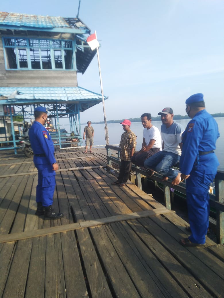 Cuaca Tidak Menentu, Personel Ditpolairud Berikan Imbauan  Pada Penyedia  Jasa Angkutan Air 