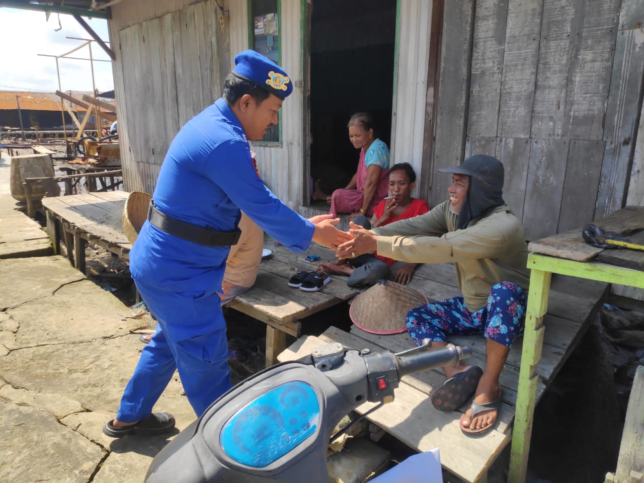 Wujudkan Kedekatan Dengan Masyarakat Pegatan, Personel Ditpolairud Rutin Laksanakan Sambang