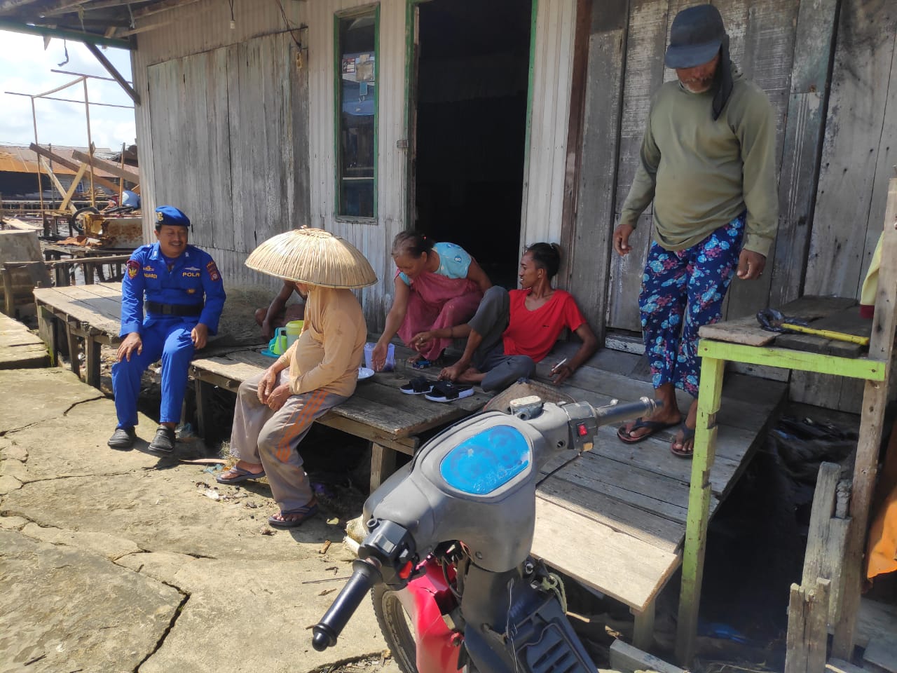 Wujudkan Kedekatan Dengan Masyarakat Pegatan, Personel Ditpolairud Rutin Laksanakan Sambang