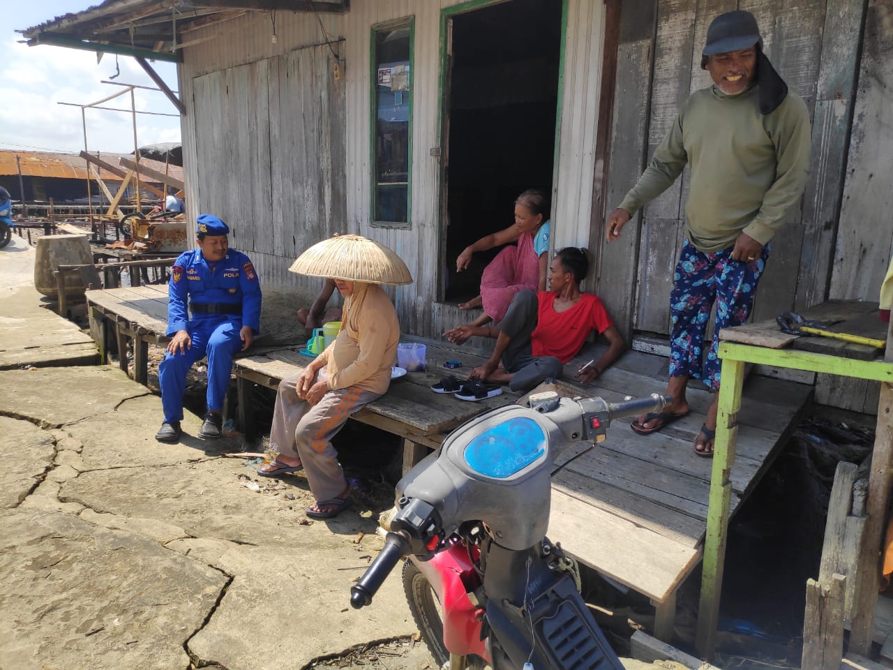 Wujudkan Kedekatan Dengan Masyarakat Pegatan, Personel Ditpolairud Rutin Laksanakan Sambang