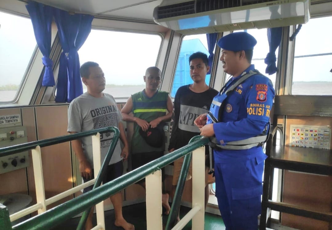 Melaksanakan Patroli Perairan di Das Katingan, Ditpolairud Polda Kalteng Pastikan Pelayaran Aman dan Kondusif