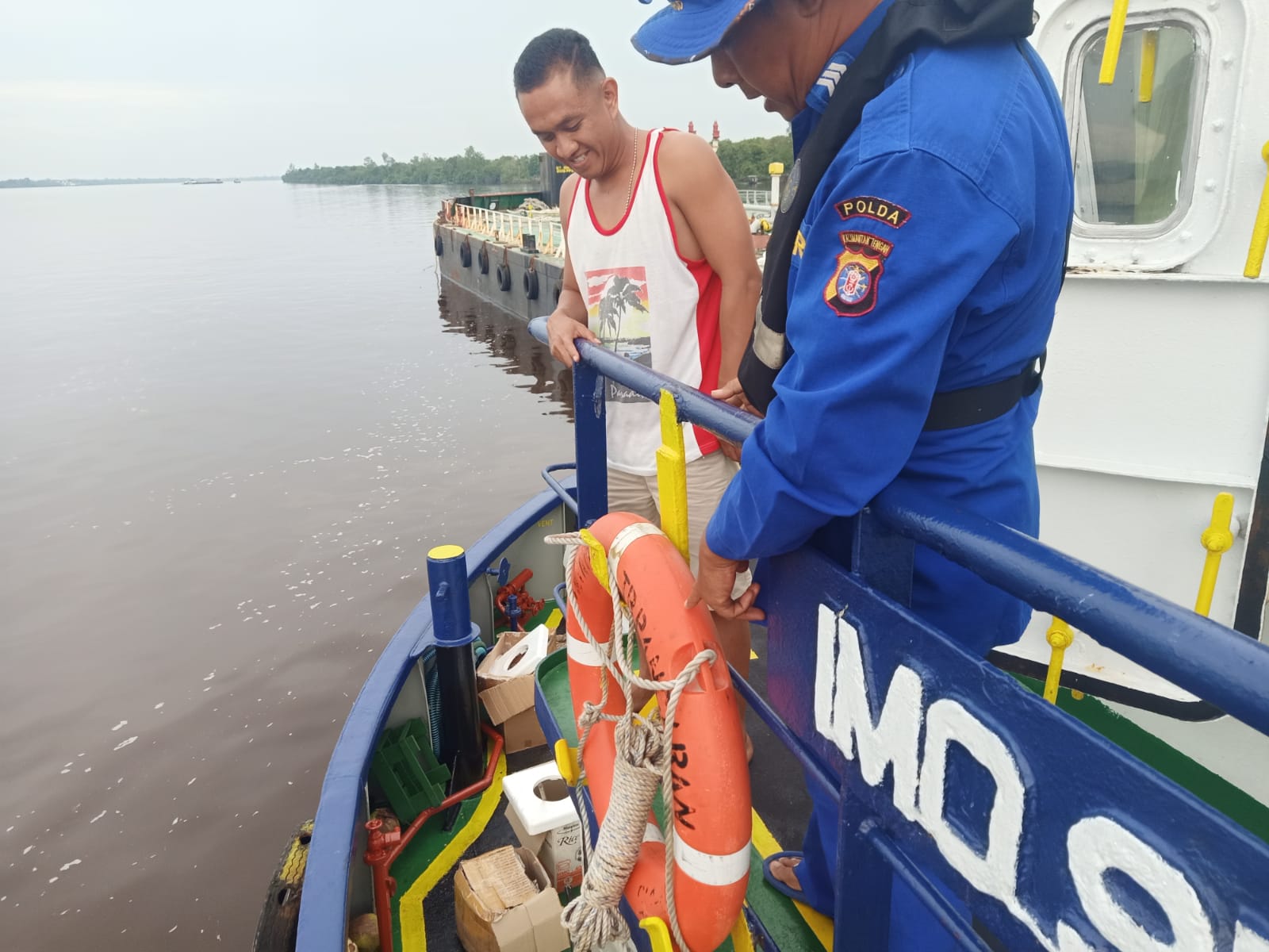 Waspada Cuaca Buruk, Personel Ditpolairud Berikan Imbauan Kepada Penggunaan Transportasi Laut