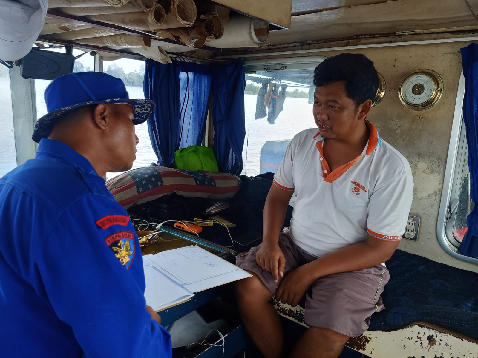 Waspada Cuaca Buruk, Personel Ditpolairud Berikan Imbauan Kepada Penggunaan Transportasi Laut