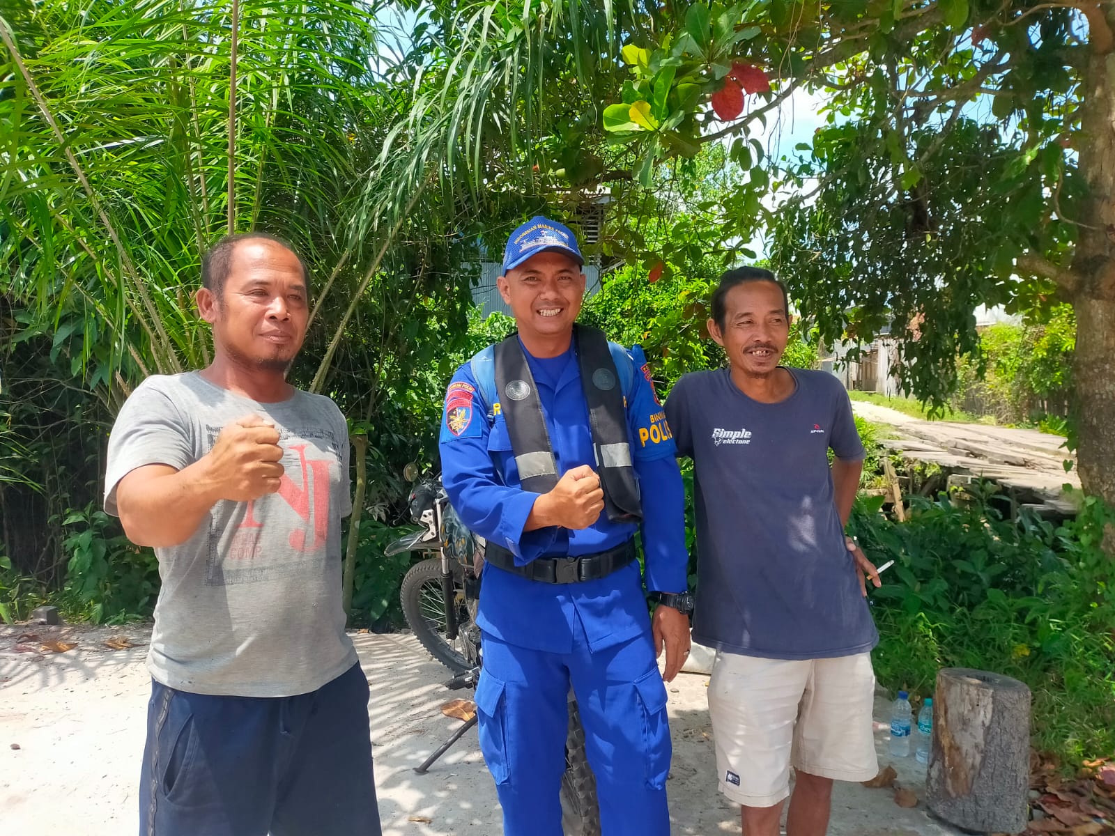Dekatkan Polri Dengan Masyarakat, Polisi RW Ditpolairud Sambangi Masyarakat Bantaran Sungai Mentaya