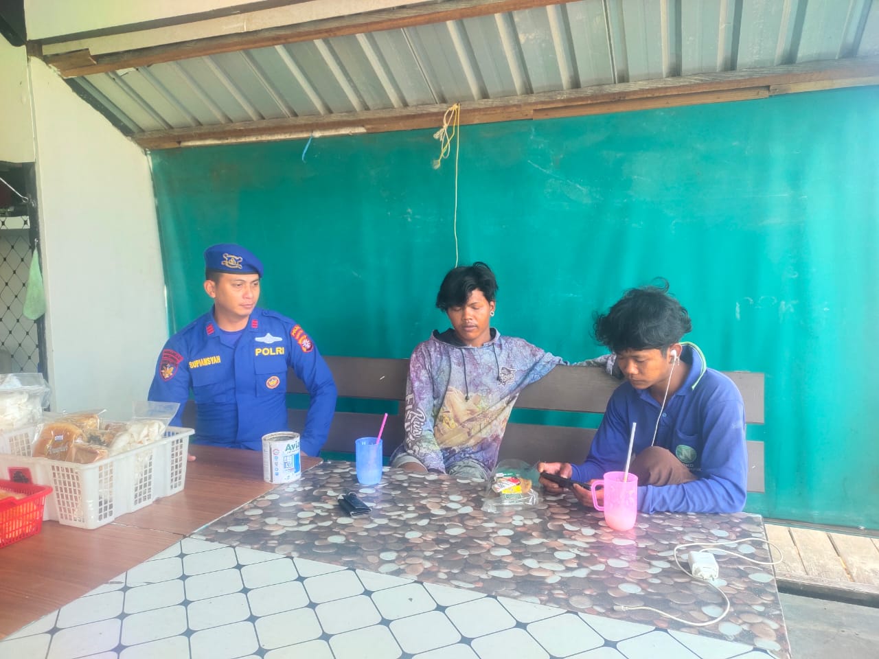 Pastikan Sitkamtibmas Sekitar Kuala Jelai Kondusif, Ditpolairud Laksanakan Patroli Dan Sambang