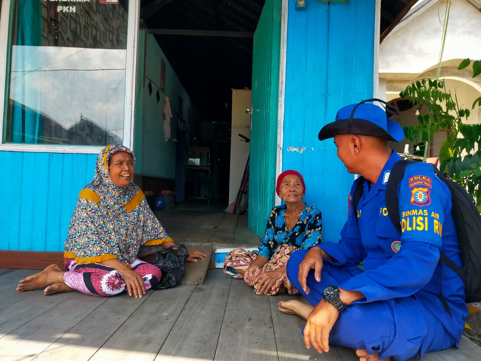 Sambang Warga Bantaran Sungai Mentaya, Polisi RW Ditpolairud Sampaikan Hal Ini