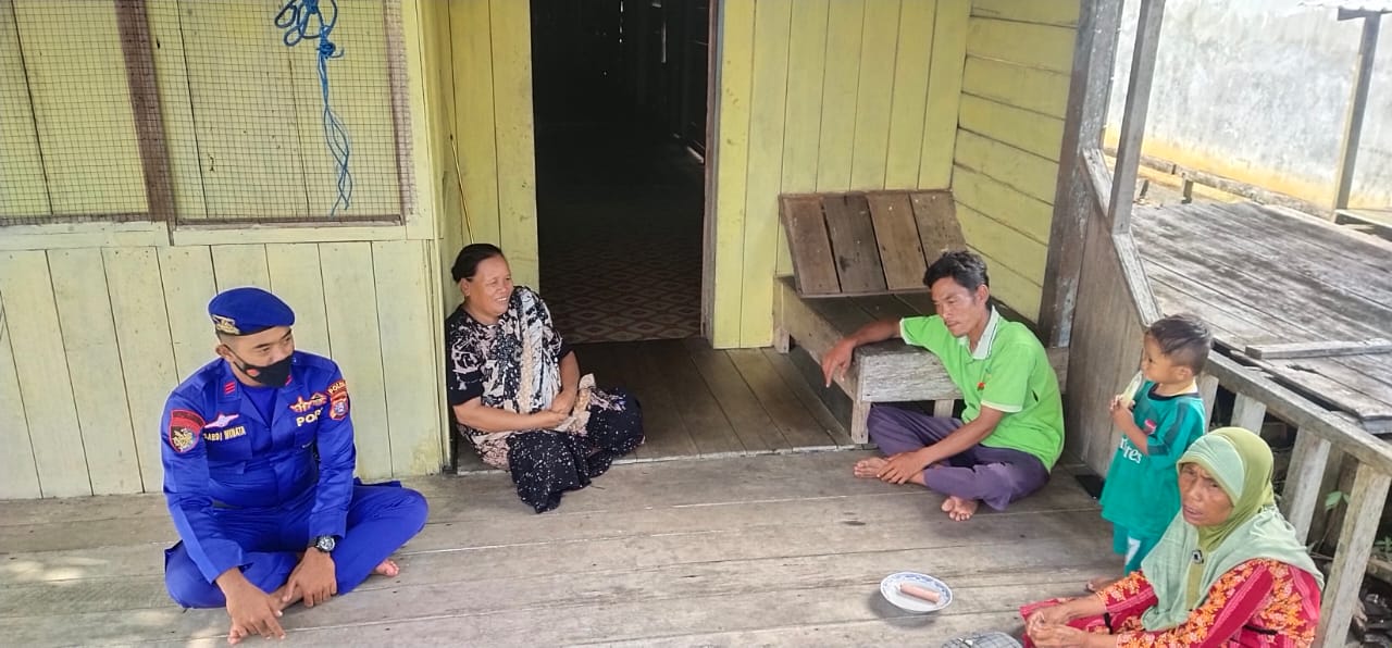 Jelang Pesta Demokrasi 2024, Personel Ditpolairud Sampaikan Hal Ini Pada Masyarakat Desa Tanjung Putri