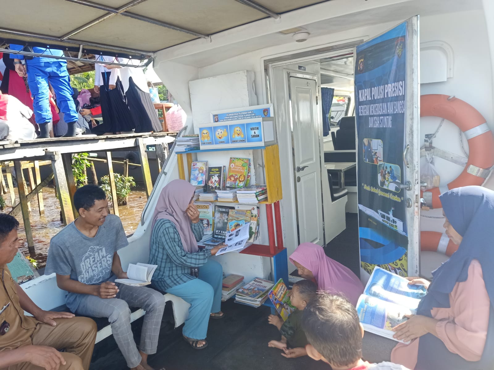 Cegah Stunting, Klinik Terapung KP XVIII-2006 Ditpolairud Sasar Masyarakat Pesisir 