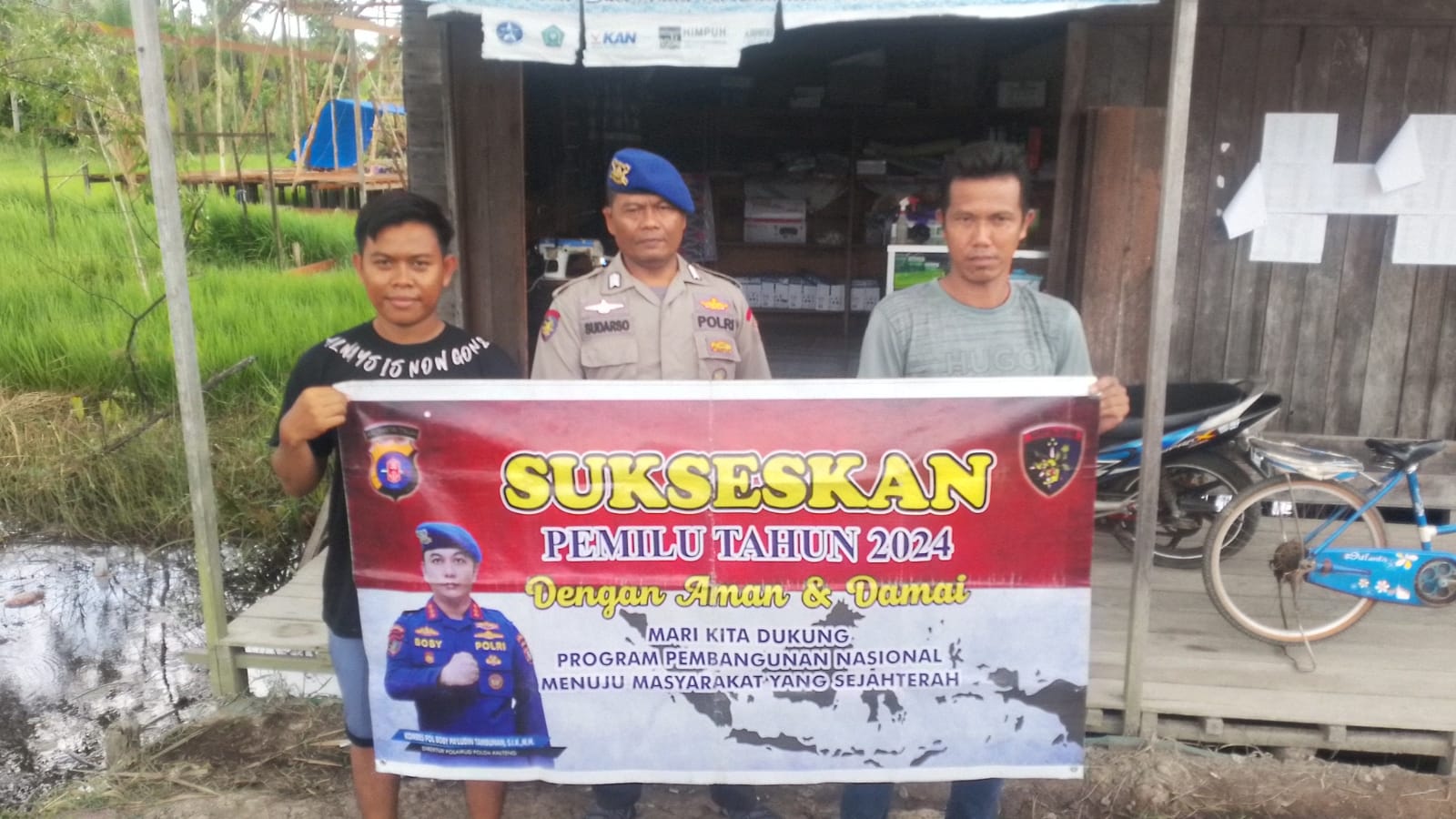 Personel Ditpolairud Sambangi Desa Tanjung Perawan Sosialisasikan Pemilu Aman dan Damai