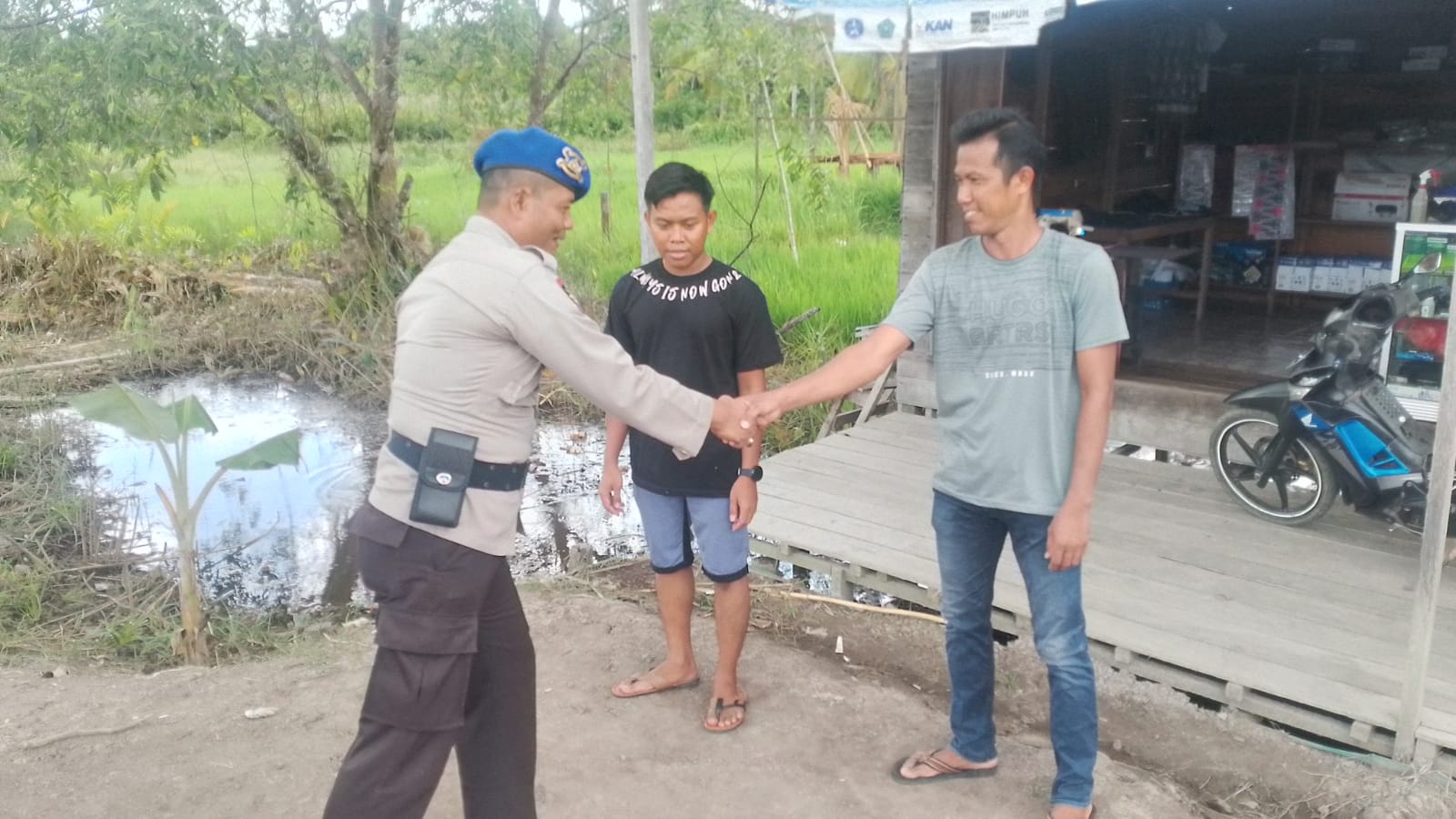 Personel Ditpolairud Sambangi Desa Tanjung Perawan Sosialisasikan Pemilu Aman dan Damai