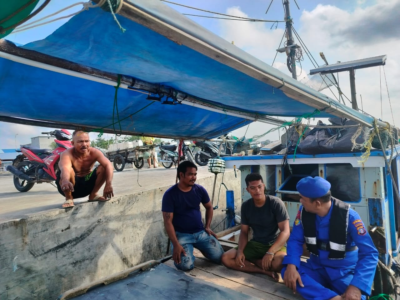 Jaga Habitat Dan Ekosistem Laut, Kapal Polisi XVIII-1005 Sambangi Para Nelayan