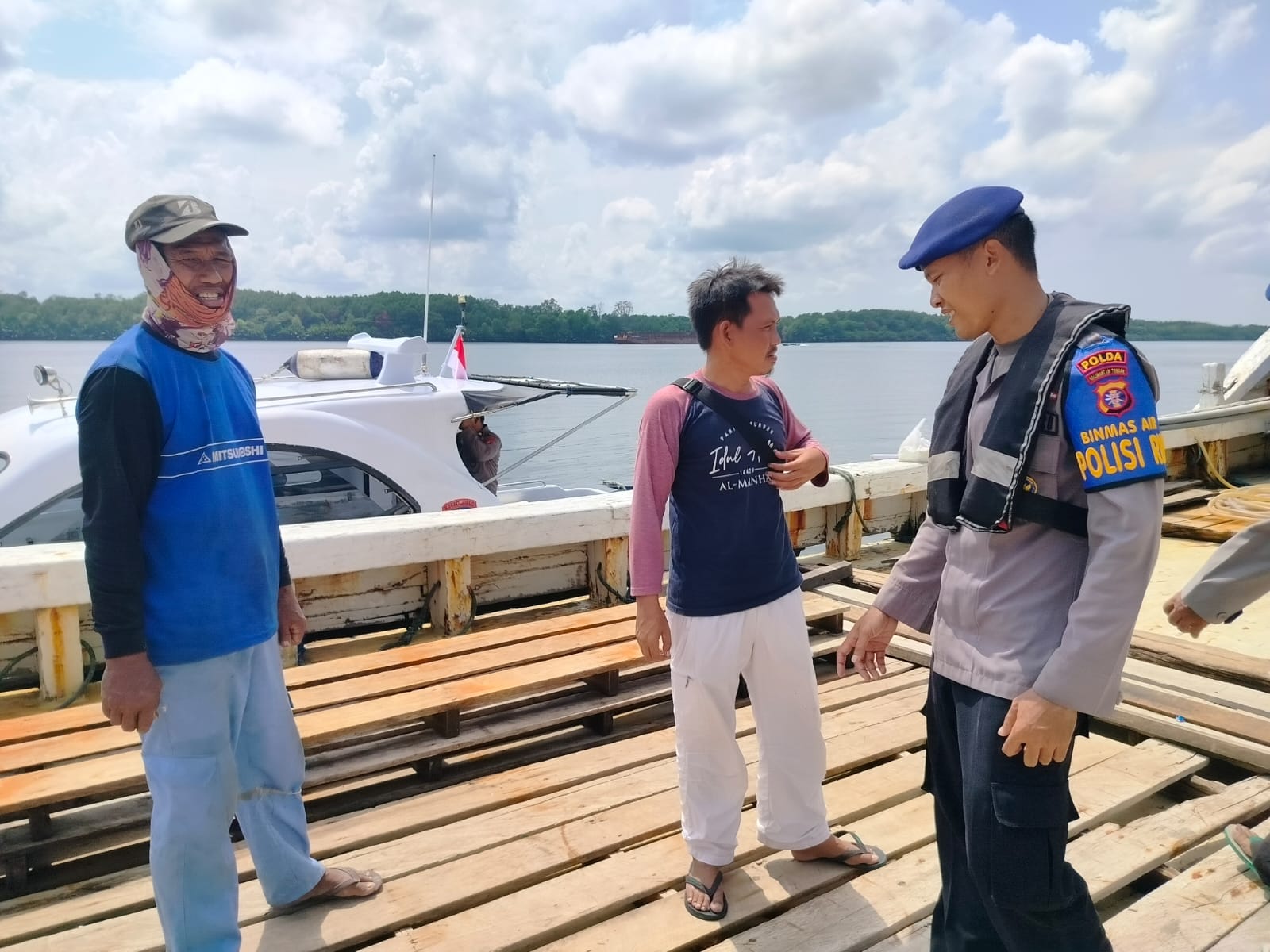 Harkamtibmas Perairan Marnit Das Kumai, Ditpolairud Ajak Pelajar Jaga Kebersihan Lingkungan