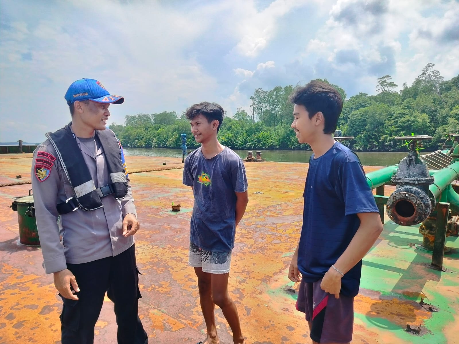 Harkamtibmas Perairan Marnit Das Kumai, Ditpolairud Ajak Pelajar Jaga Kebersihan Lingkungan