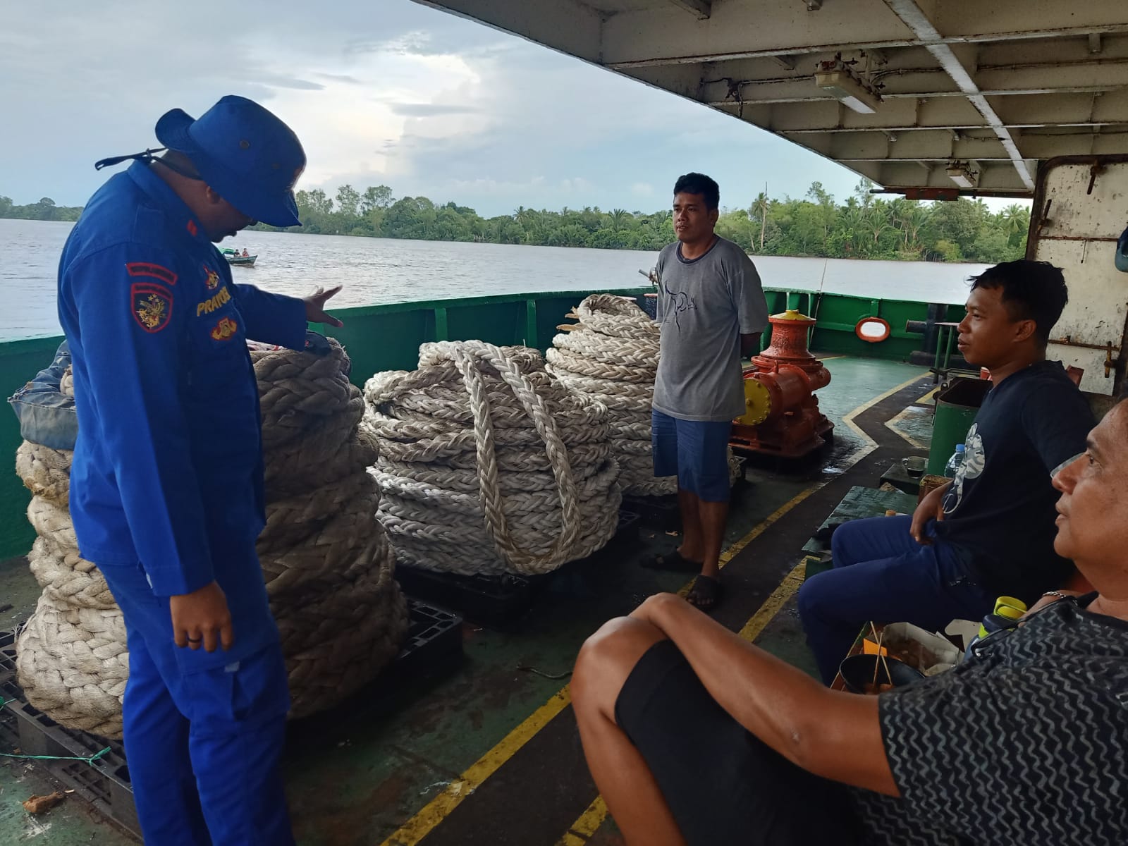 Personel KP XVIII-2006 Ditpolairud Berikan Pemahaman Tentang Bahaya Narkoba Kepada ABK Kapal