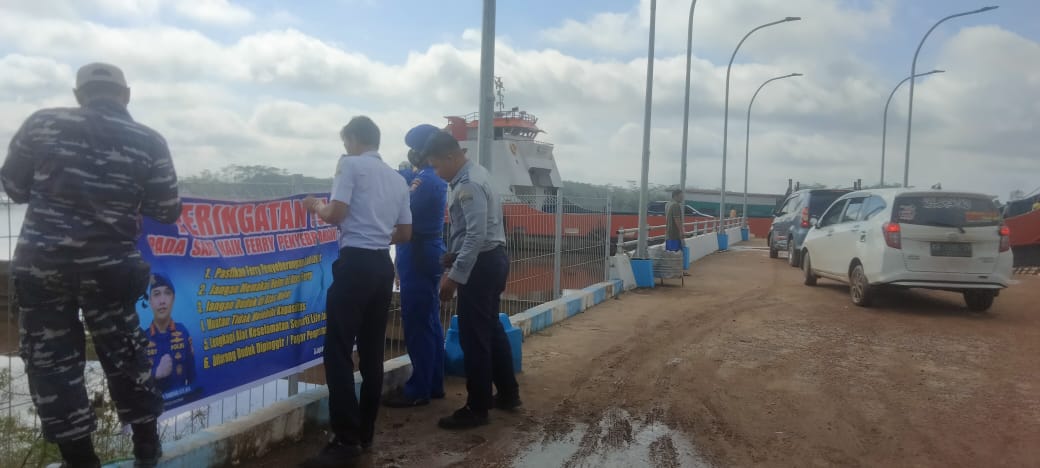 Personel Ditpolairud Polda Kalteng Laksanakan Patroli Diagolis Bersama TNI AL