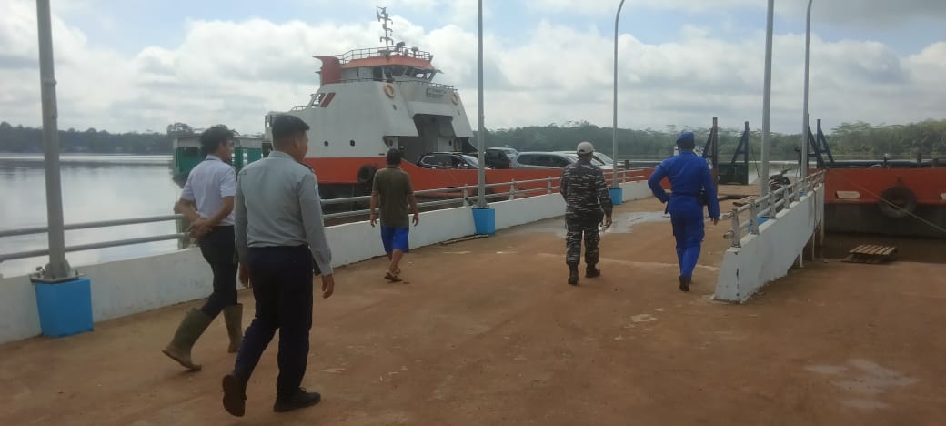 Personel Ditpolairud Polda Kalteng Laksanakan Patroli Diagolis Bersama TNI AL