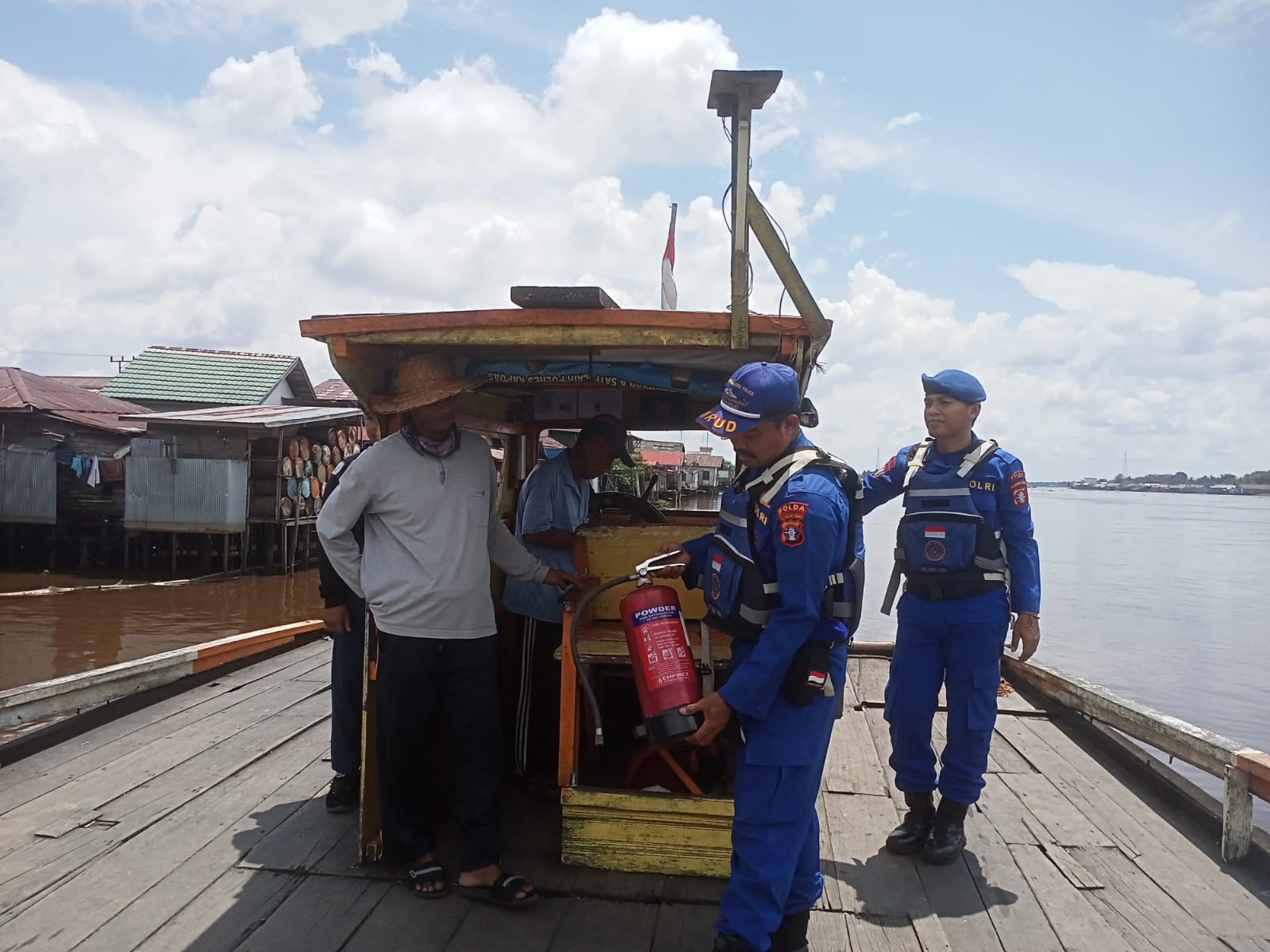 Pastikan Kondisi Kapal Fery Penyeberangan Laik Layar, Ditpolairud lakukan Pemeriksaan