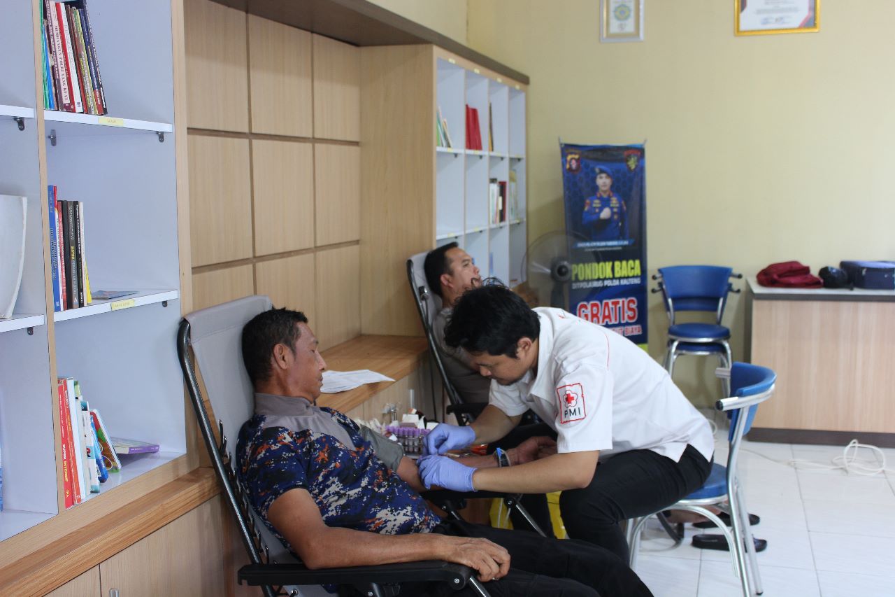 Bhakti Kesehatan, Personel Ditpolairud Melaksanakan Donor Darah Di Markas Komando