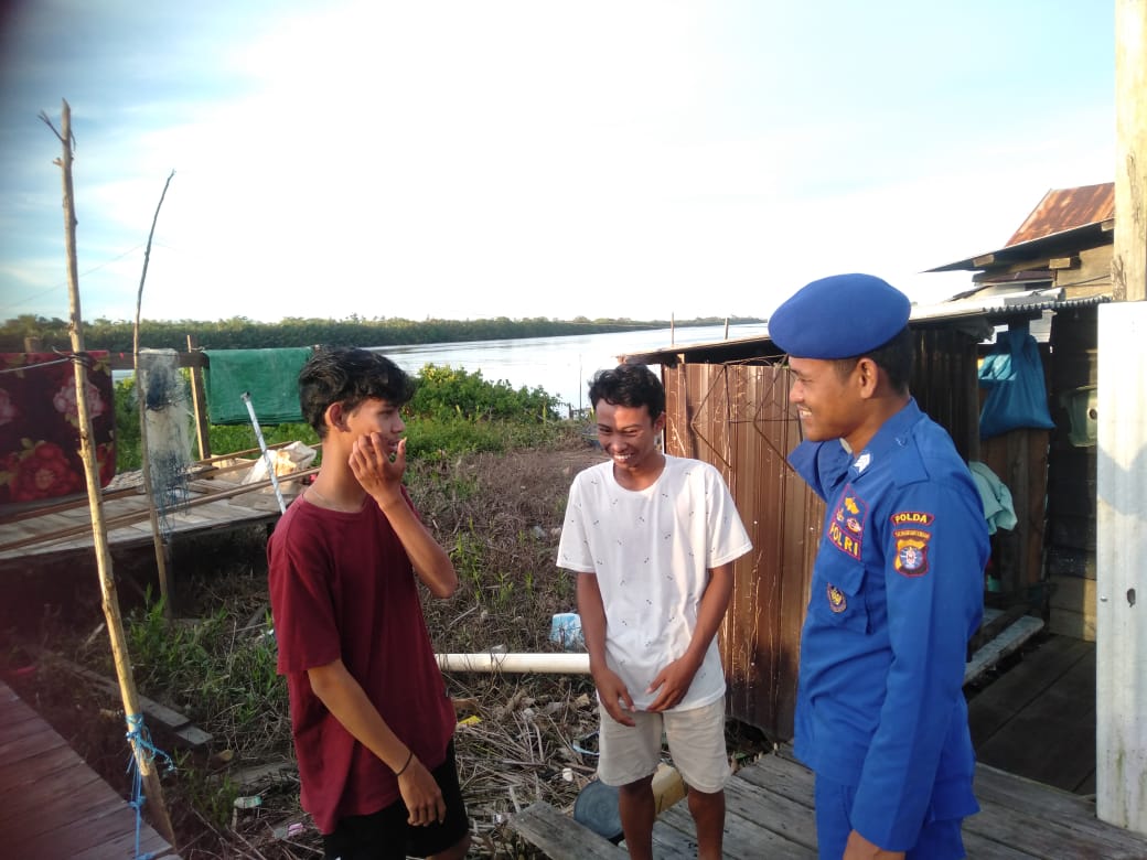 Lestarikan Sungai Arut, Ditpolairud Imbau Masyarakat Agar Tidak membuang Sampah ke Sungai