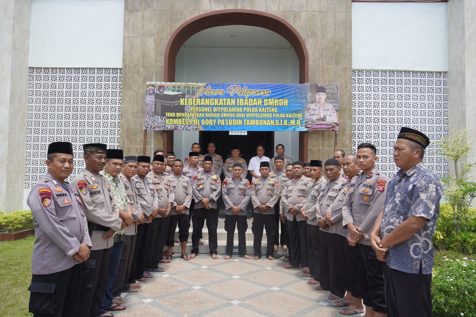 Dirpolairud Kombes Pol. Boby Pa’ludin Tambunan Berangkatkan 3 Personelnya Ibadah Umroh