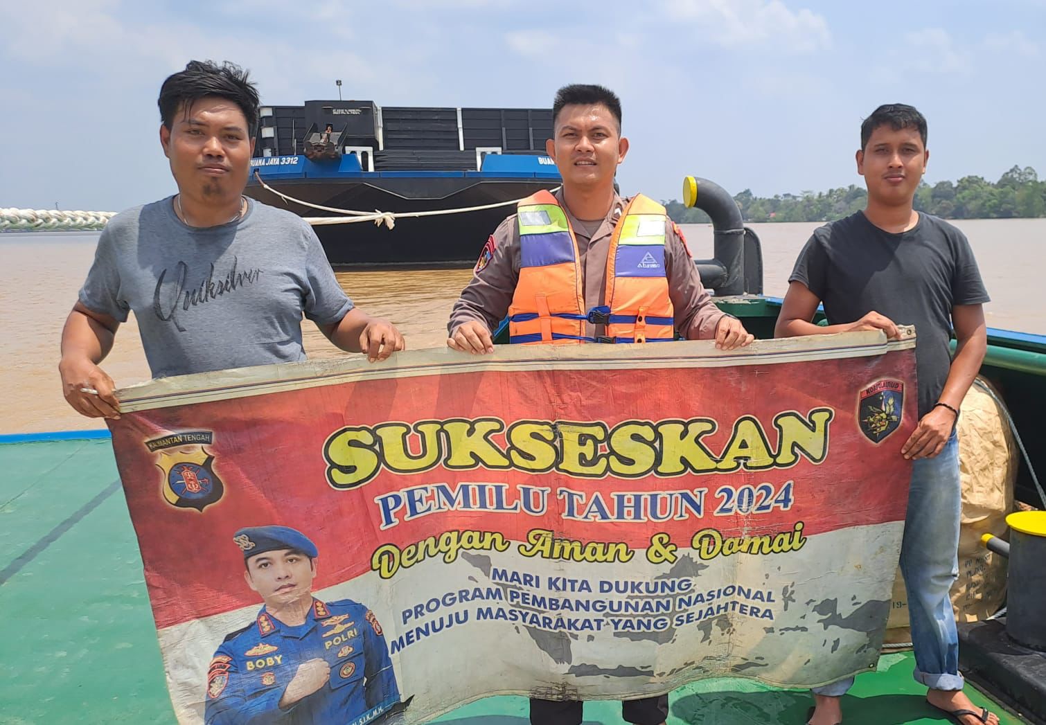 Personel Ditpolairud Ajak ABK Kapal Untuk Sukseskan Pesta Demokrasi 2024