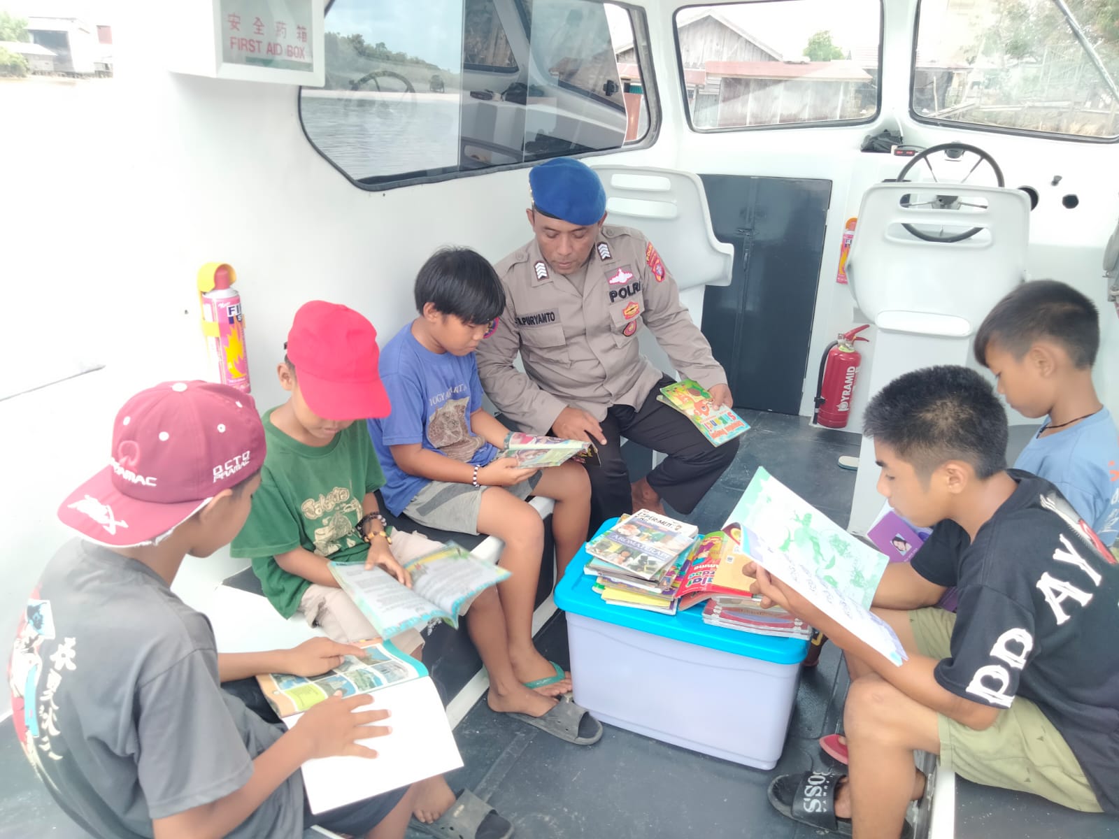 Perpustakaan Terapung KP XVIII-1001  Ramai Dikunjungi Pelajar Di Akhir Pekan