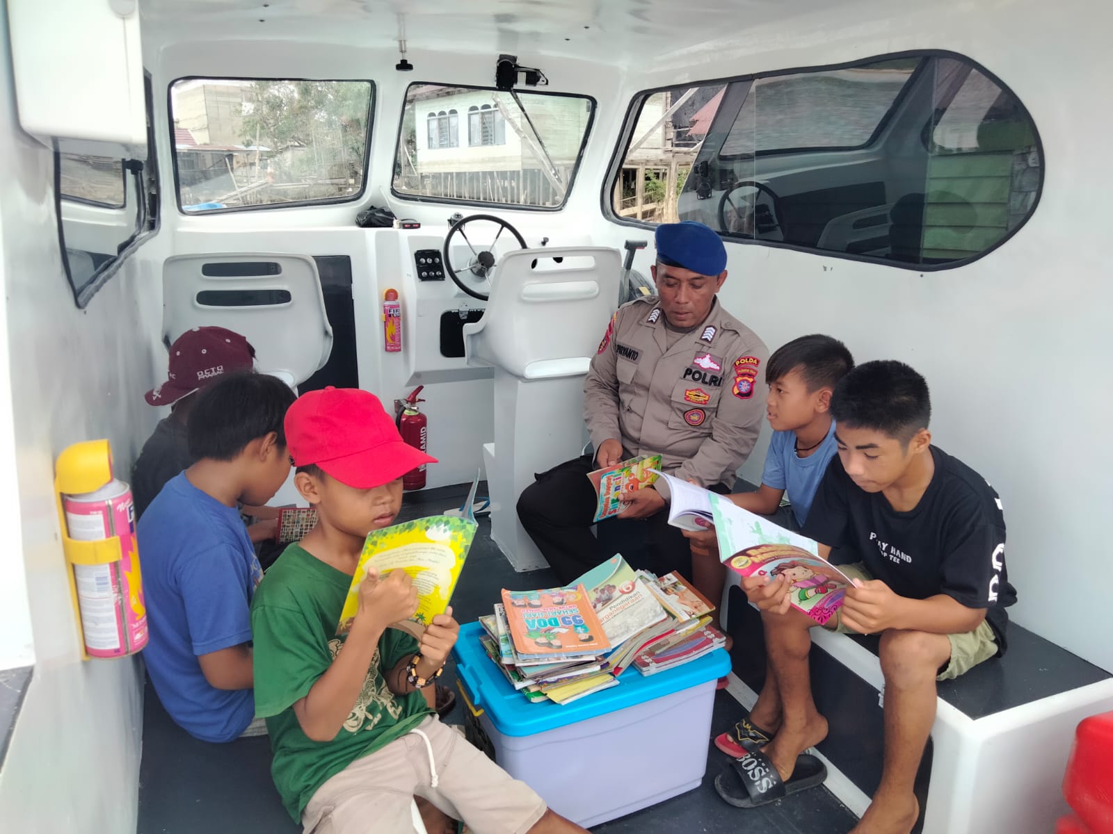 Perpustakaan Terapung KP XVIII-1001  Ramai Dikunjungi Pelajar Di Akhir Pekan