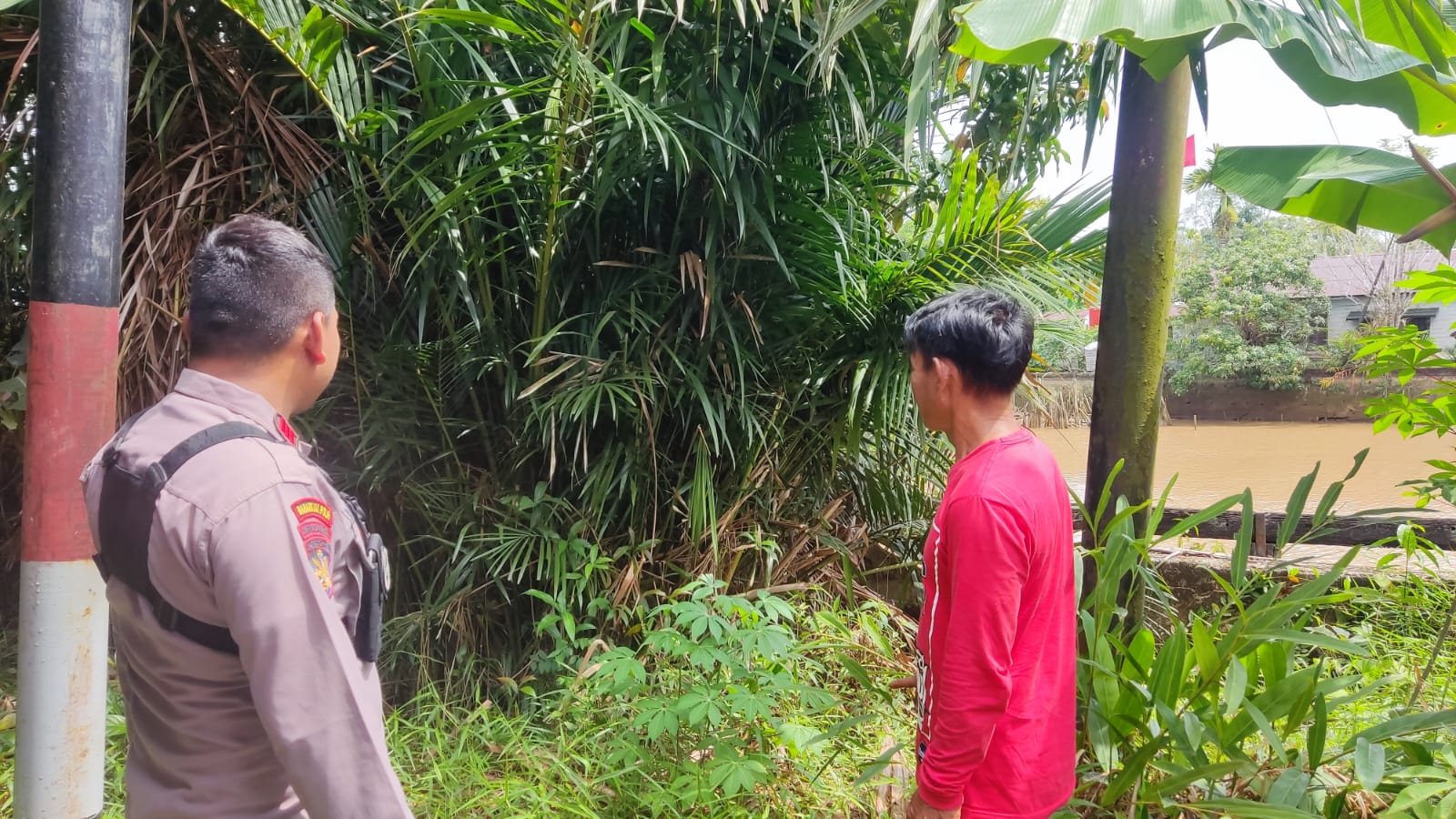 Personel Ditpolairud Massif kan Imbauan Pada Masyarakat Desa Bereng Cegah Kebakaran Hutan