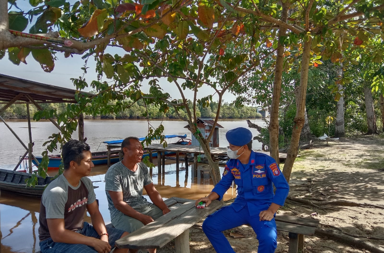 Ditpolairud Ajak Warga Bantaran Sungai Das Mangkutup Ikut Serta Dalam Menjaga Kamtibmas