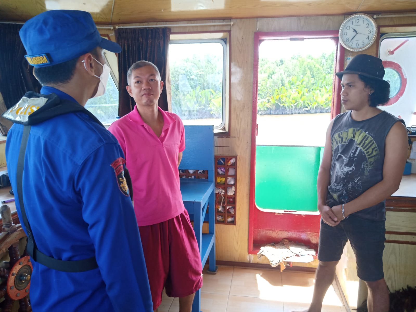 Personel KP XVIII-2004 Ajak Crew Kapal Jaga Sitkamtibmas Jelang Pemilu Tetap Kondusif