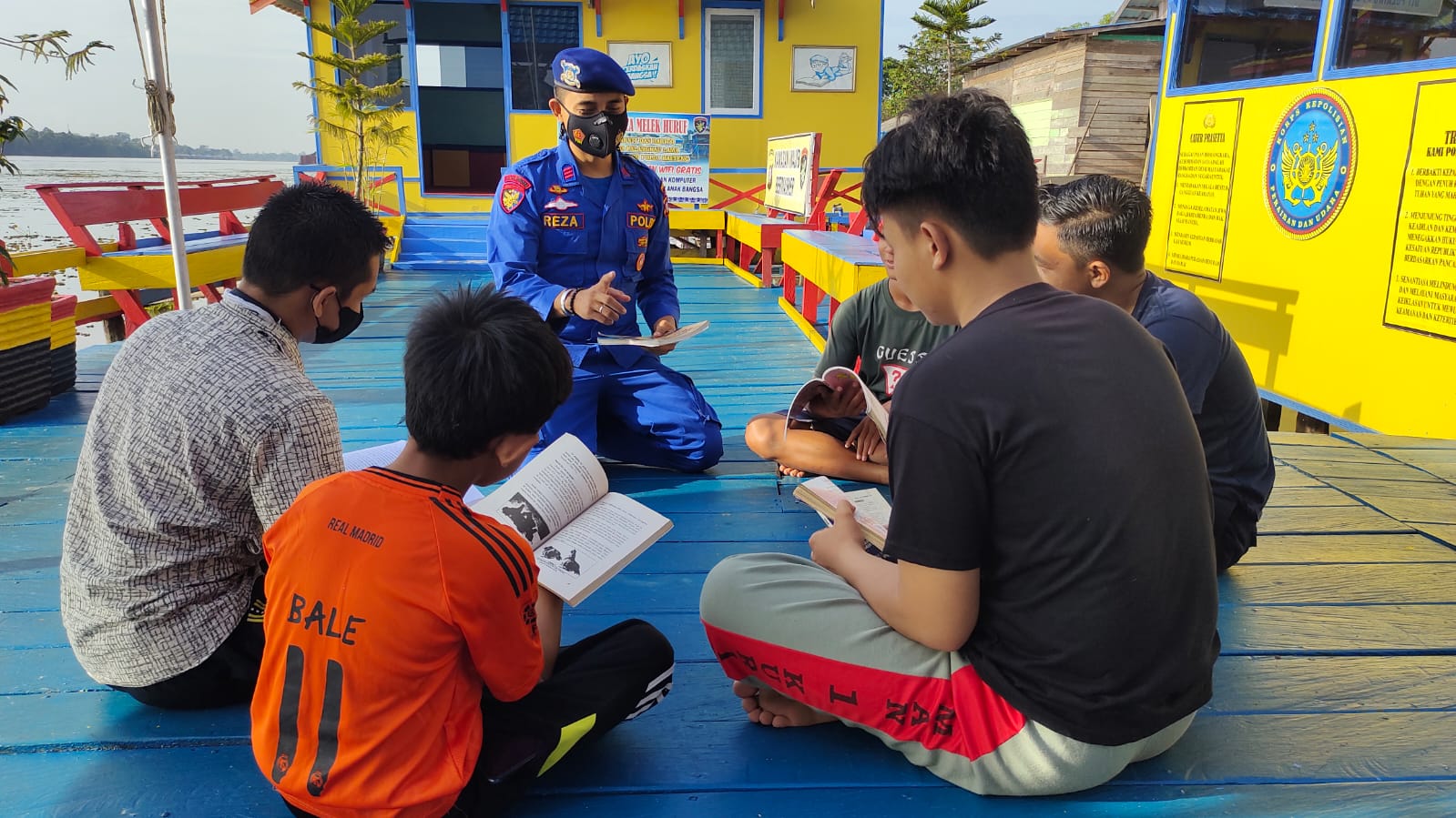 Semangat Ingin Cerdas, Siswa-Siswi Kunjungi PBMH Mako Perwakilan Palangkau Lama