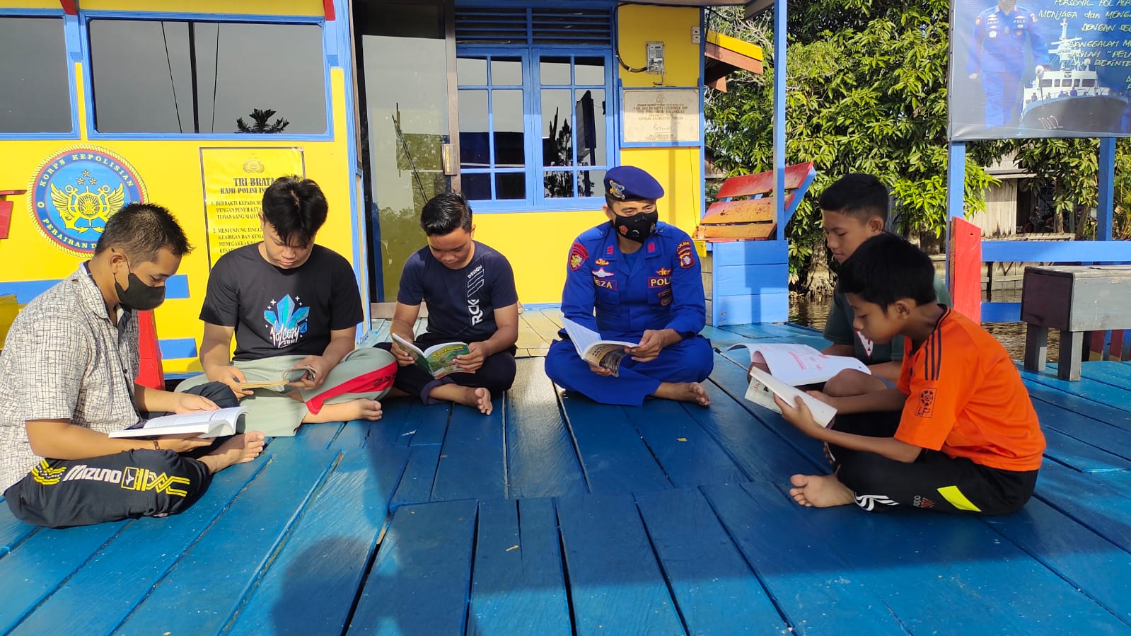 Semangat Ingin Cerdas, Siswa-Siswi Kunjungi PBMH Mako Perwakilan Palangkau Lama