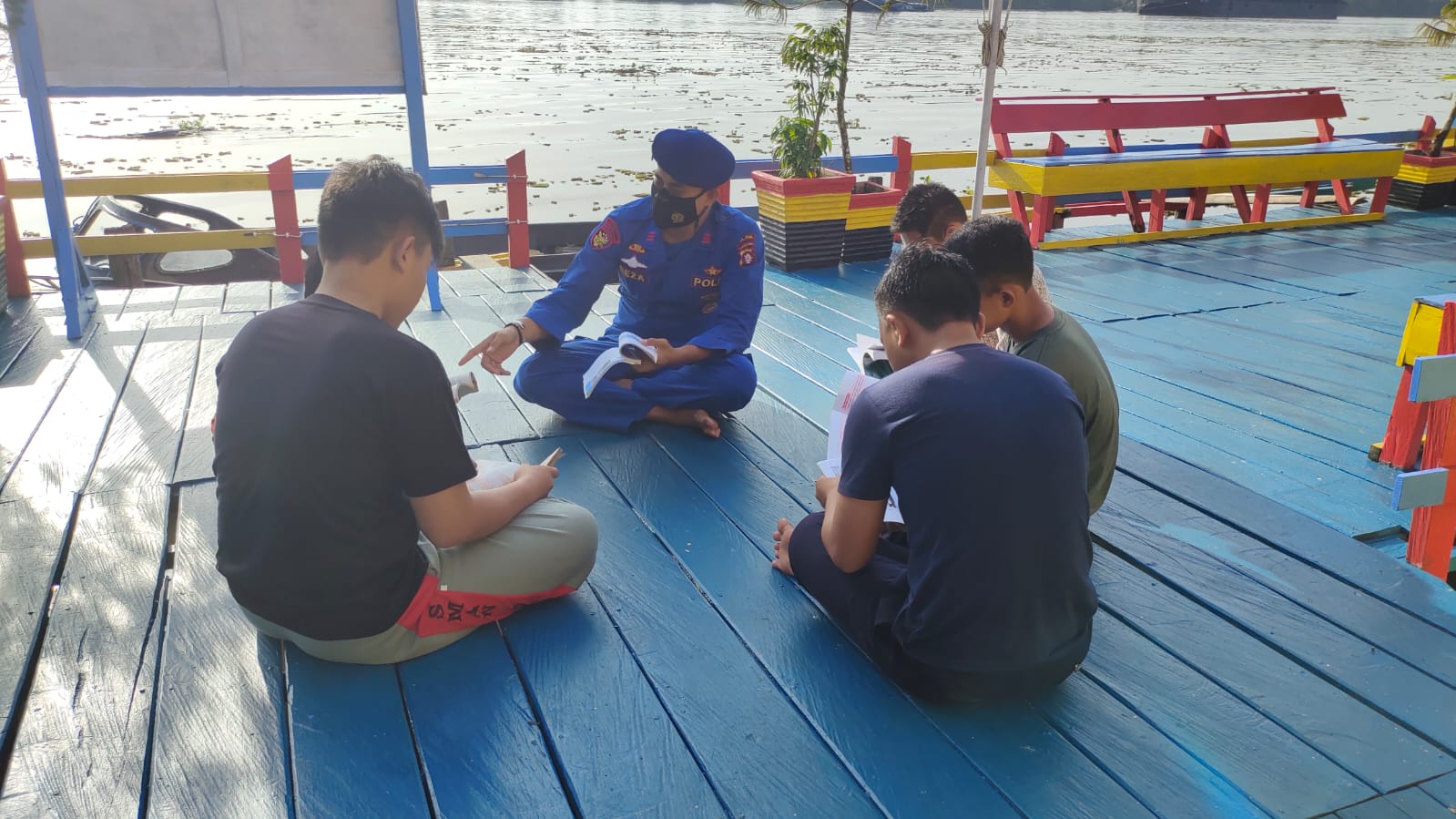 Semangat Ingin Cerdas, Siswa-Siswi Kunjungi PBMH Mako Perwakilan Palangkau Lama