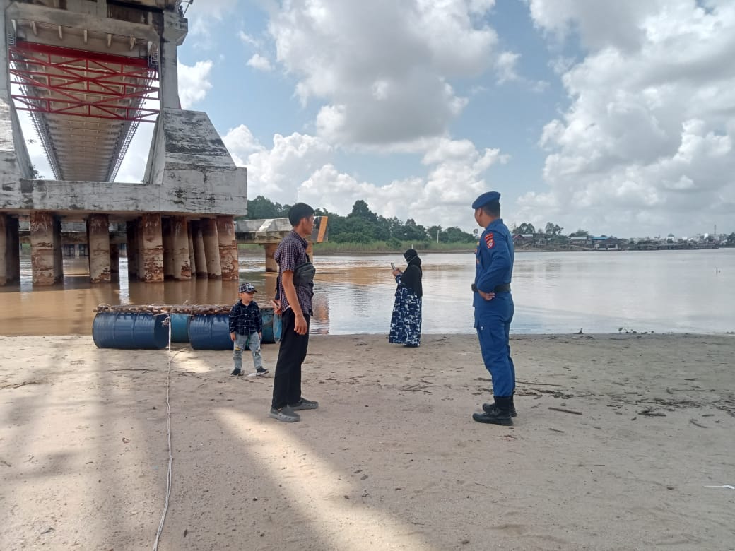 Ditpolairud Berikan Imbauan Keselamatan Kepada Pengunjung Wisata Palangka Raya